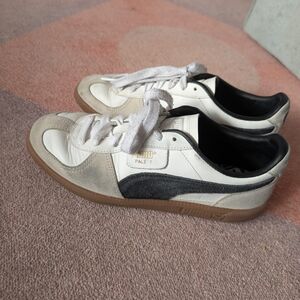 Puma Palermo White and Black Sneakers women sz 9